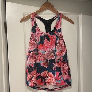 Lululemon Lightened Up tank top in the Secret Garden floral print size 6